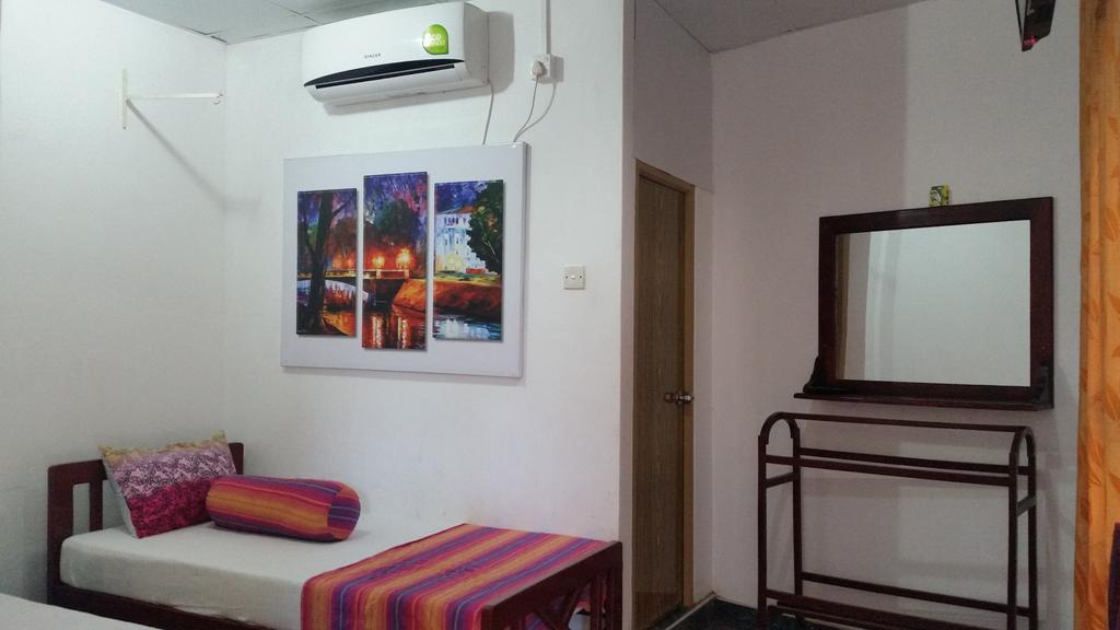 Bevary City Hotel Anuradhapura Exterior foto